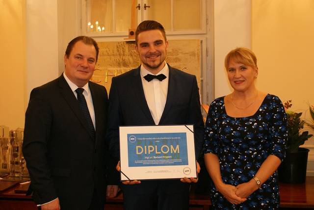 R. Kropil (prezident SRK), B. Prýgl, M. Heinzová (rektorka VŠMU). Autor: MČ Rudolf Kropil, Boris Prýgl, Mária Heinzová (zľava)
