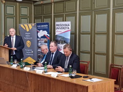 III. Slovensko ma  arsk   rektorsk   f  rum v Pre  ove 18