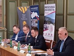 III. Slovensko ma  arsk   rektorsk   f  rum v Pre  ove 4